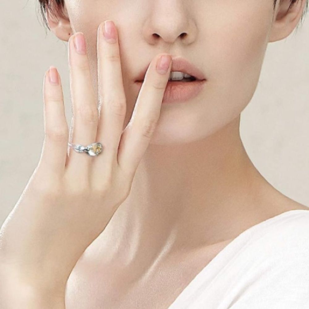 Elegant Silver Ring with Bird and Gold Details - Picture 5 of 5